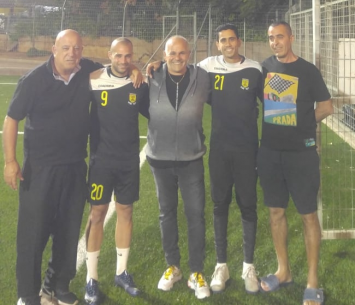 דבורה ושוקרון במעמד החתימה (דוברות בית