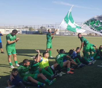 שחקני שדרות חוגגים לאחר הניצחון על מעלה אדומים (אורי גבאי, שדרונט)