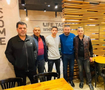 שלזינגר במעמד החתימה (הפועל בועיינה)