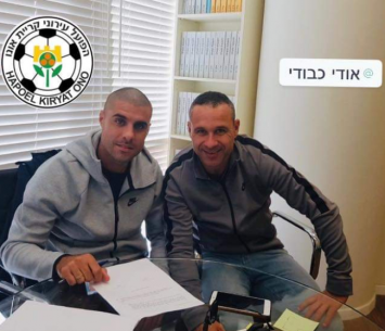 יפרח במעמד החתימה