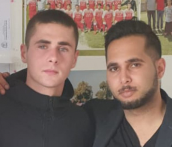 סלע במעמד החתימה