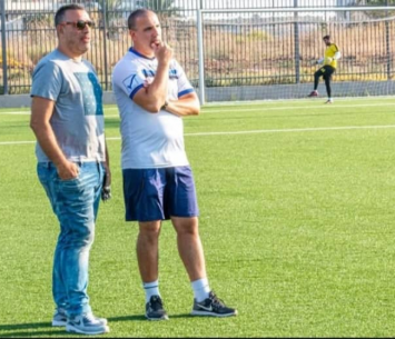 מימין המאמן שמעון וקנין ואלי אמסלם (יוסי סוריק)