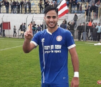 נהנה מכדורגל. אביטן (דאפר מחאמיד)