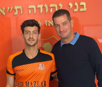 אלימלך במעמד החתימה