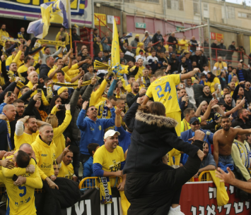 שחקני עירוני אשדוד חוגגים (מוטי קדוש)