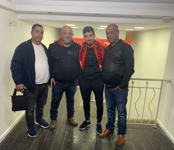 חטיב במעמד החתימה