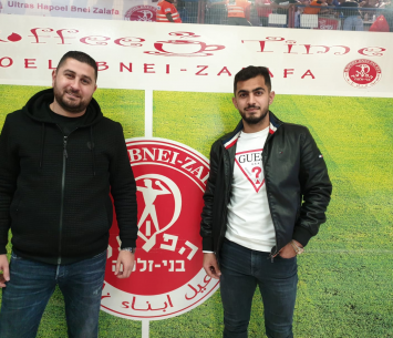 חמזה במעמד החתימה