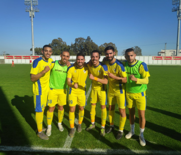 שחקני יבנה לאחר הניצחון. אדי אדרי, אביחי ממן, תום מדהלה, יוני שגיב, אושרי טוויל ומור מדהלה (אביחי דל