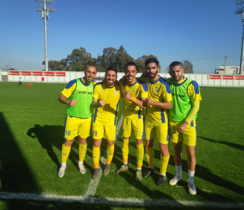 שמחה בסיום. שחקני יבנה (אביחי דלאל)