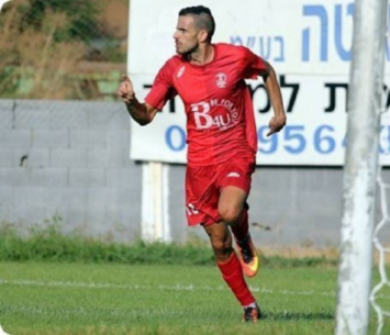 מודע לחשיבות המשחק. עידה