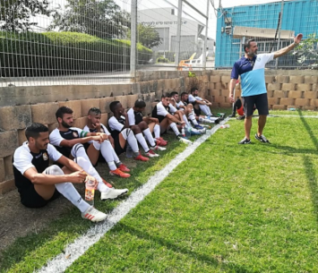 תגר ושחקני פרדסיה (צילום פרטי)