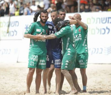 ייפגשו על החול. שחקני ליגת החופים (STRAVO)