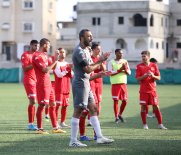 לא חושש מהעונה הבאה. איבגי יחד עם השחקנים (מוחמד סרסור)