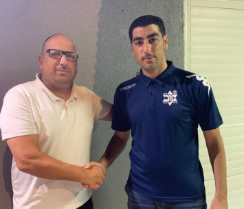 יוסף במעמד החתימה