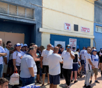 זועמים על הניהול. אוהדי יפו (דוברות מכבי יפו)