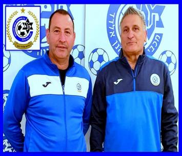 מינוי חשוב. מרדכי במעמד החתימה (צילום: אבי פוקס)