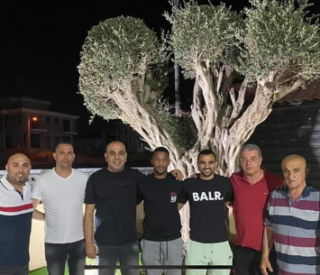 טדסה ואדרי במעמד החתימה