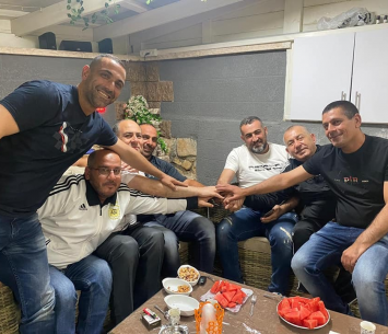 עבאס במעמד החתימה