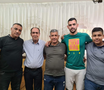 חמאדה ג'בארין במעמד החתימה