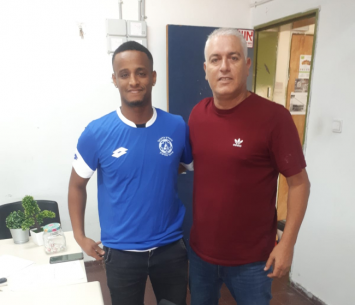 ווארקט ועייש במעמד החתימה