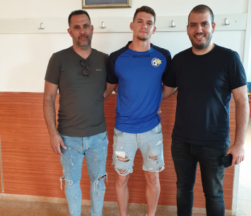 סלם במעמד החתימה