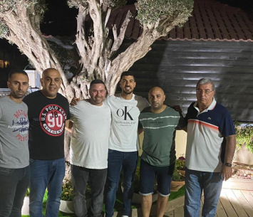 חאגי יחיא במעמד החתימה