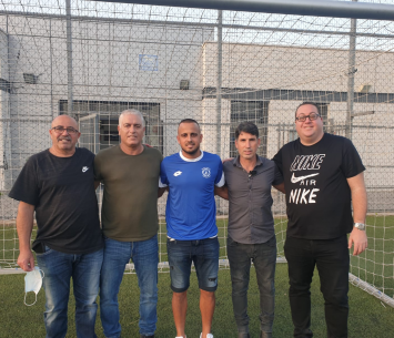 חגג במעמד החתימה