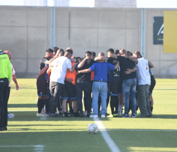 גם הם כועסים. שחקני שעריים (PayPerLens)