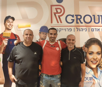 כהן במעמד החתימה
