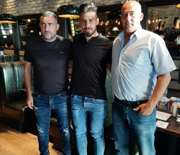 אלסאחלי במעמד החתימה