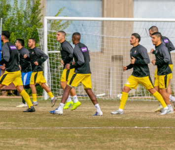 יקבלו חיזוק. שחקני ירמיהו חולון (יוסי סוריק)