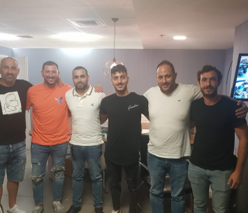 בן דיין במעמד החתימה