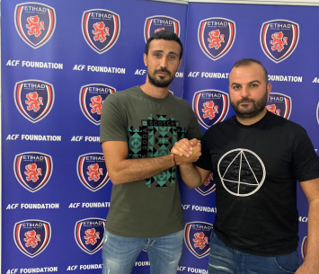 מרטן במעמד החתימה