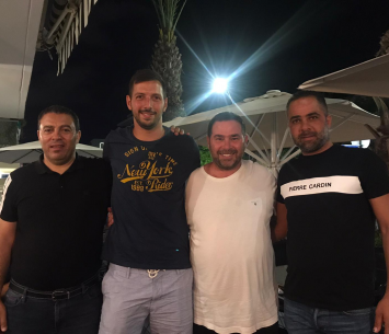 גורליק במעמד החתימה