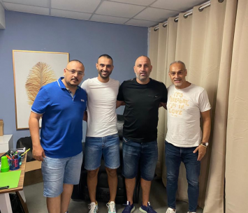 סולטן במעמד החתימה