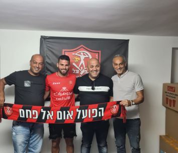 סיידרר במעמד החתימה