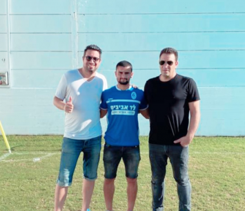 כהן במעמד החתימה