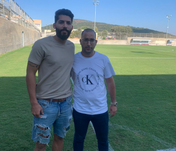 החלוץ לצד סוכנו רועי סימוני