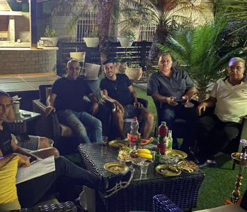 עזריה במעמד החתימה