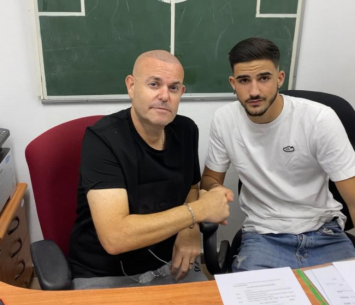 קוסקס במעמד החתימה