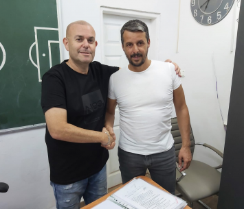 סטקלר במעמד החתימה