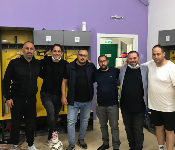 בנש במעמד החתימה