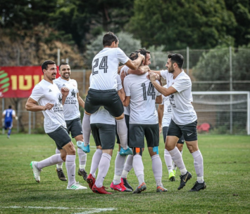 שחקני טירה. סוף סוף משחק רשמי (נזיה סולטן)