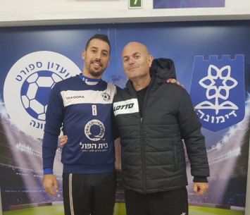 עמוס במדים החדשים 