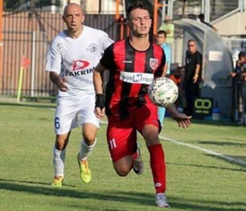 כבש שער ניצחון. רוס