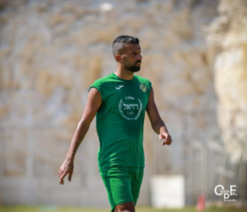 נהנה בפרדיס. מחמוד עבאס (עובאדה אכתלאת)