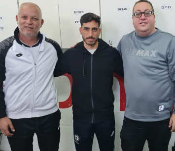 אשכנזי במעמד החתימה