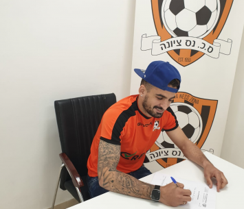 בראון במעמד החתימה