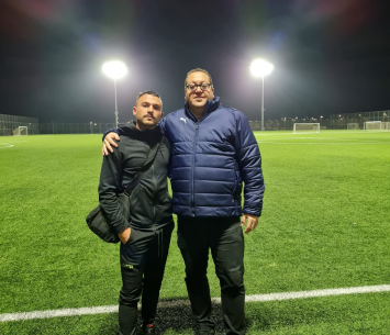 יצחקוב במעמד החתימה