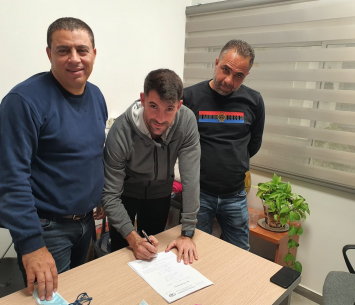 רוטשטיין במעמד החתימה